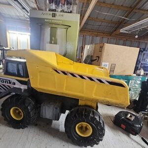 Tonka Classic Yellow Construction Truck